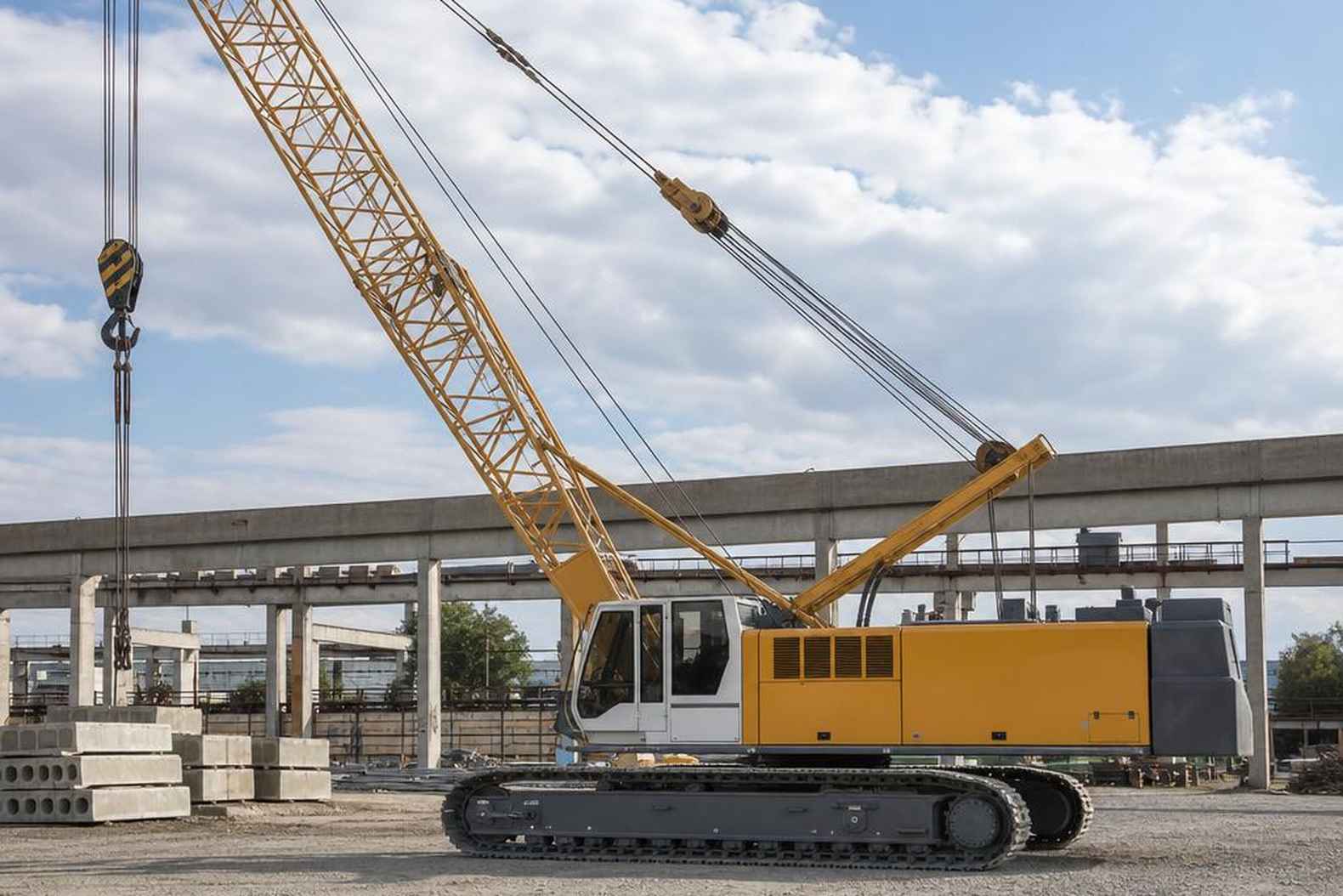 Liebherr HS 883 HD технические характеристики - вид сбоку