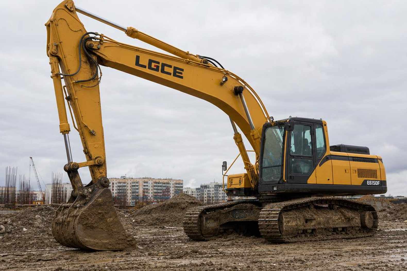 LGCE E6150F: обзор гусеничного экскаватора 15 тонн