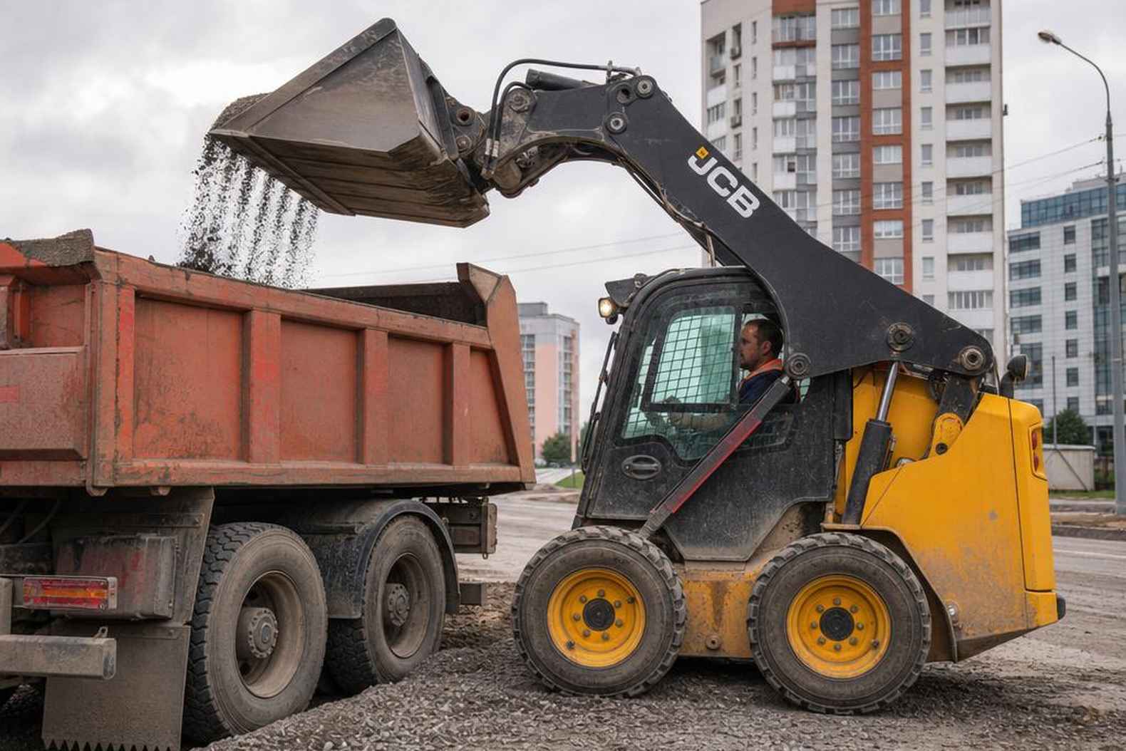 Мини-погрузчик JCB на площадке - налоговая выгода лизинга для ИП