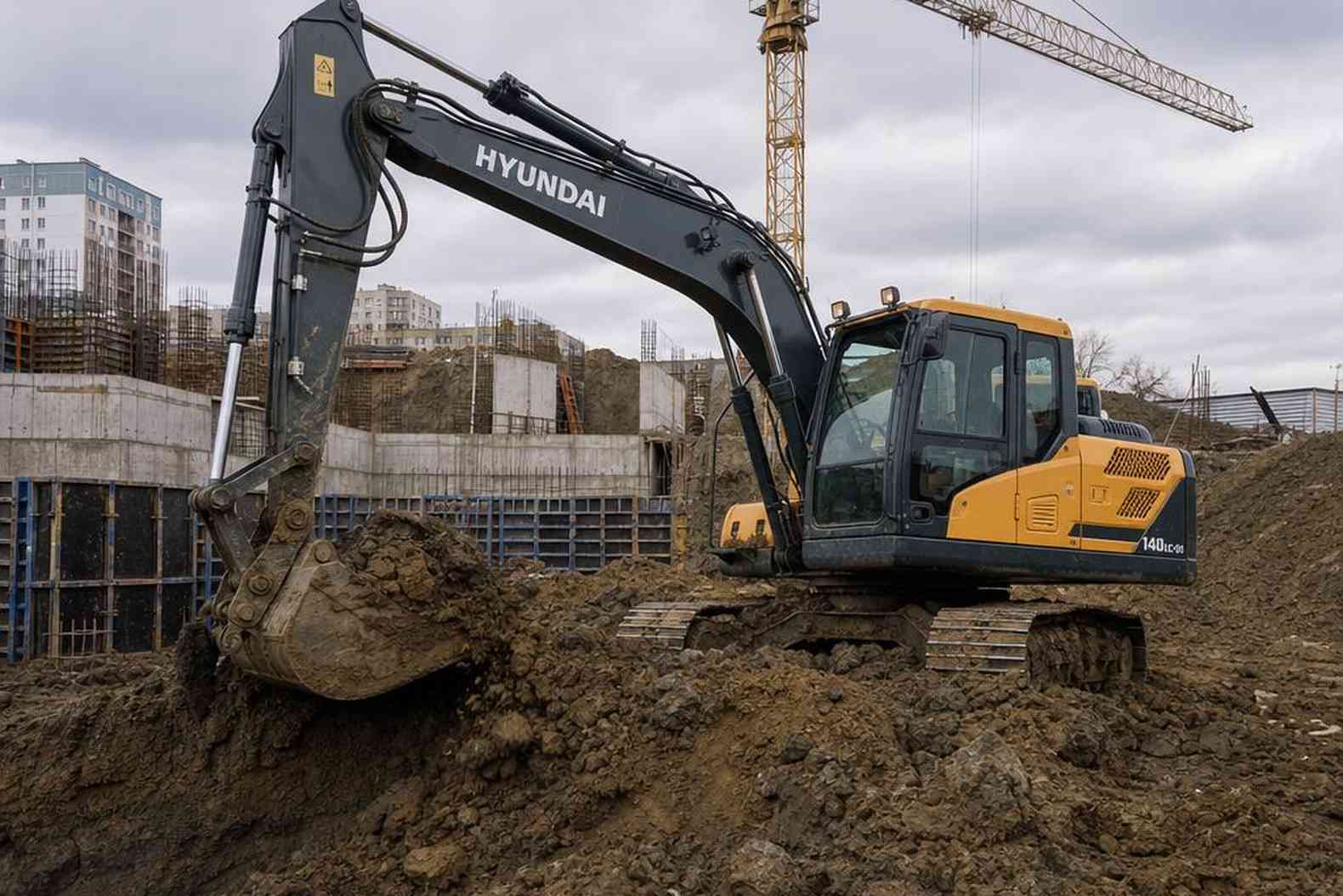 Hyundai R140 б/у: технические характеристики и цены