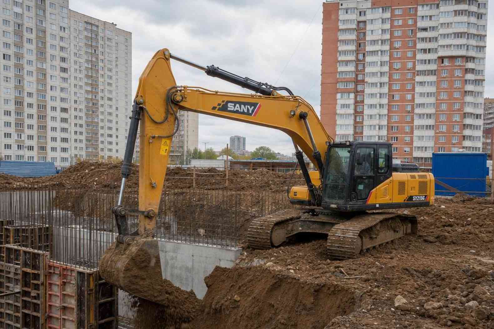 Sany SY215C: плюсы и минусы гусеничного экскаватора