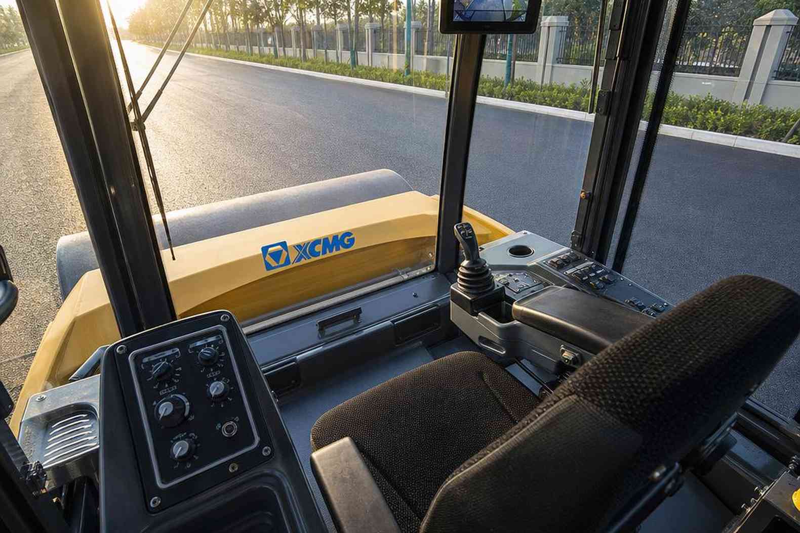 кабина оператора катка XCMG XD123 с джойстиком управления